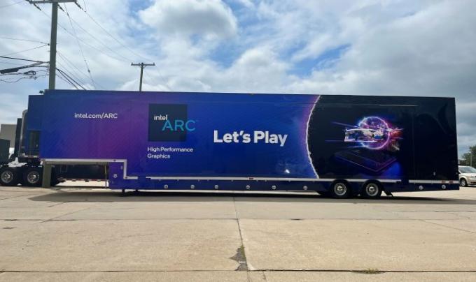 Intel Arc Alchemist gaming bus.