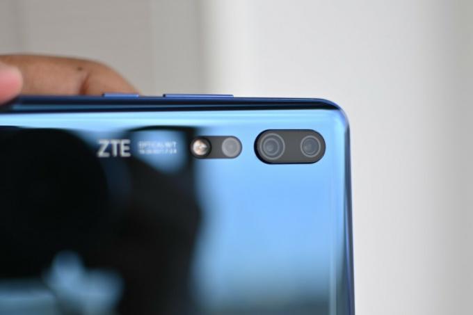 Камера ZTE Axon 10 Pro