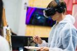 非侵襲的な脳ザッピングにより、VR で手で何かを感じることができる