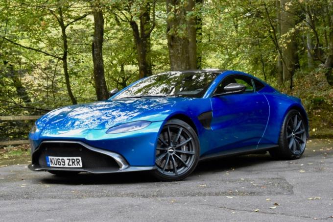 2020 Aston Martin Vantage AMR azul