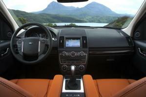 Interior do Land Rover LR2 2013