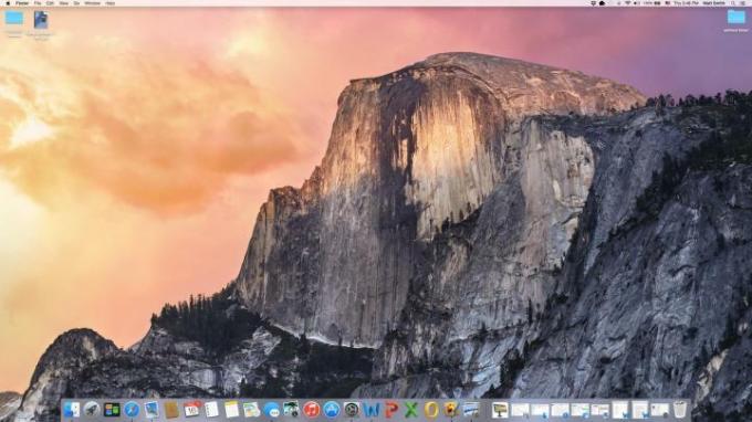 Apple's OS X Yosemite Mac-besturingssysteem, met het bureaublad en verschillende pictogrammen zichtbaar.