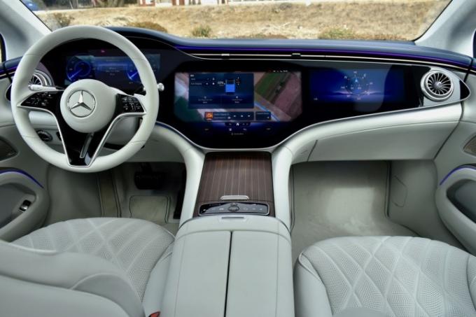 Hyperscreen-display in de Mercedes-Benz EQS 2022.