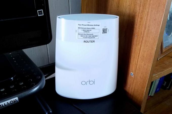 Przód kątowy Netgear Orbi AC2200