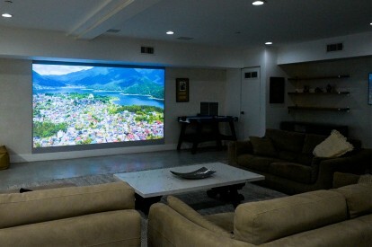 Uma configuração de home theater.