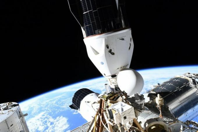 „SpaceX“ „Cargo Dragon CRS-23“ prijungtas prie Tarptautinės kosminės stoties.
