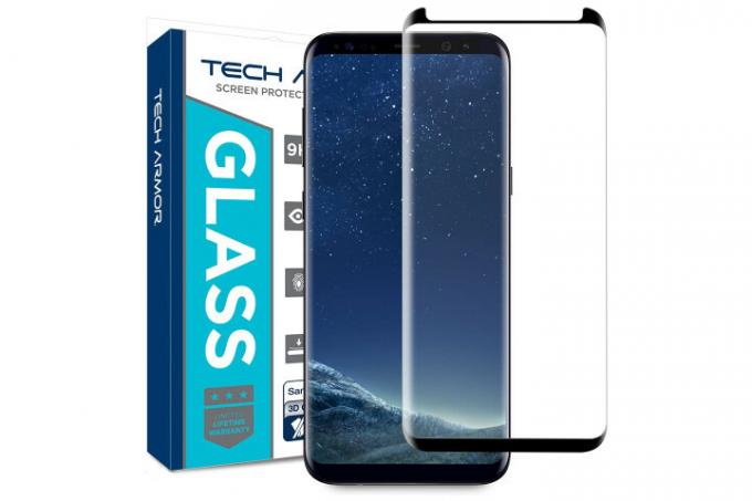 A képen a Samsung Galaxy S8 telefon látható Tech Armor üveg kijelzővédő fóliával és a háttérben a termék dobozával