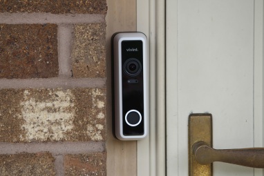 Vivint Doorbell Camera Pro installerad.