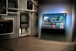 Philips DesignLine: Solidna tafla szkła opiera telewizor o ścianę