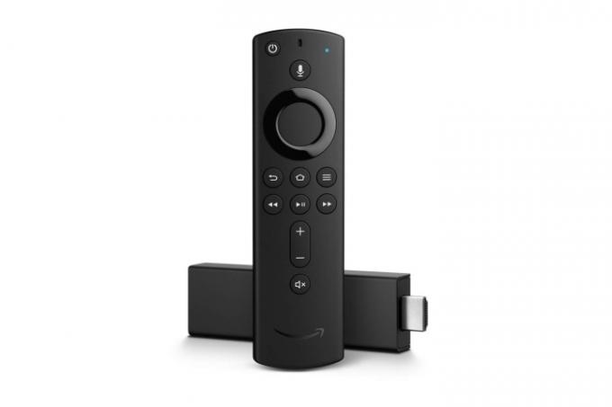Η συσκευή ροής Fire TV Stick 4K της Amazon με το τηλεχειριστήριο φωνής.