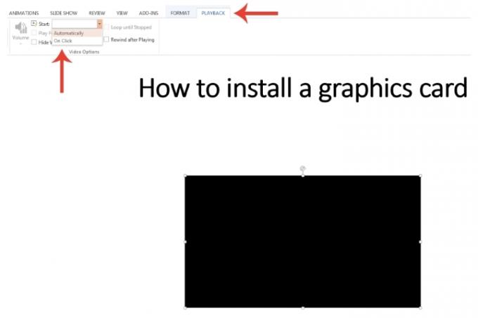 La pestaña Reproducción en Microsoft PowerPoint donde puede personalizar la configuración de un vídeo incrustado de YouTube.