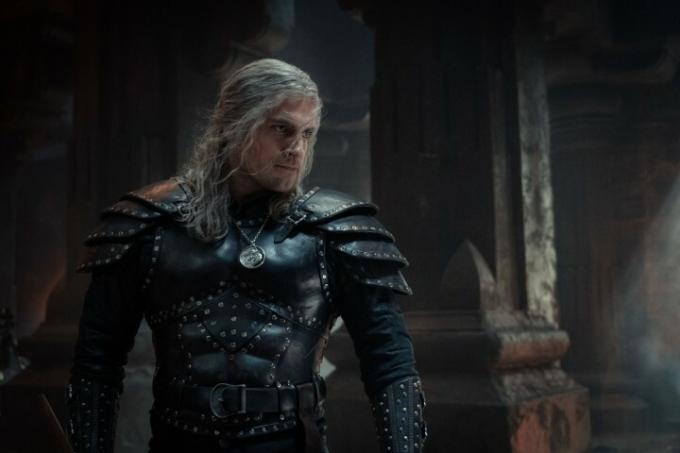 Henry Cavill, The Witcher'ın 2. sezonundan bir sahnede Rivialı Geralt rolünde.
