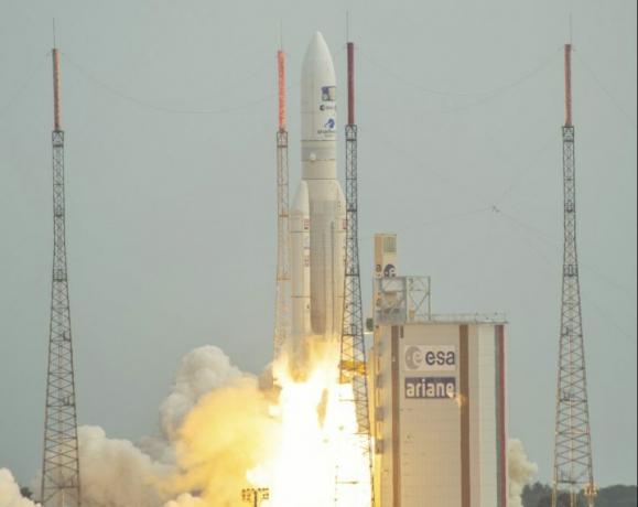 Najnovejša medplanetarna misija ESA, Juice, je vzletela z raketo Ariane 5 iz evropskega vesoljskega pristanišča v francoščini ob 09:14 po lokalnem času 14:14 CEST 14. aprila 2023 v začel svoje osemletno potovanje do Jupitra, kjer bo podrobno preučil tri velike oceanske lune plinastega planeta: Ganimed, Kalisto in Evropo. 
