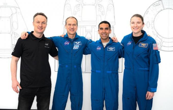De fyra astronauterna på väg till rymdstationen i oktober 2021.