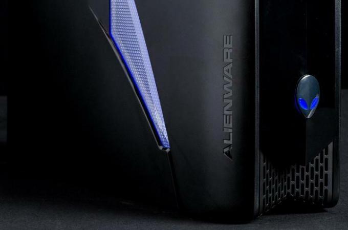 Dell Alienware X51 Gaming Desktop gjennomgang bunnvinkel 2