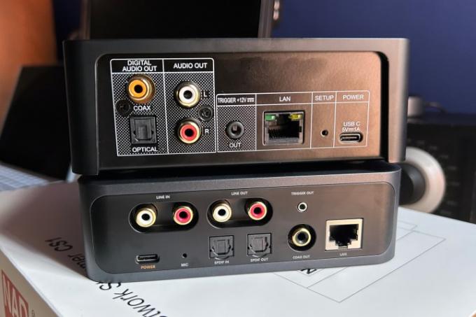 NAD CS1 Endpoint Network Streamer (ylhäällä) ja Wiim Pro.