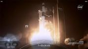 SpaceX lanserar Cargo Dragon till ISS, Catches Booster