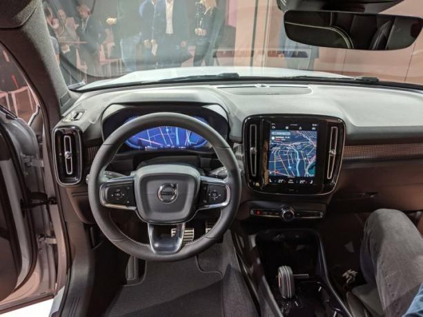 Interior de recarga del Volvo XC40 2020