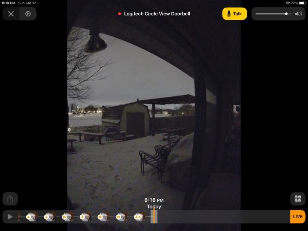 Logitech Circle View Doorbell kamera izmanto krāsu nakts redzamību.