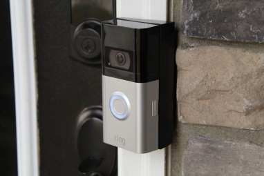 Ring Video Doorbell installée dans une maison.
