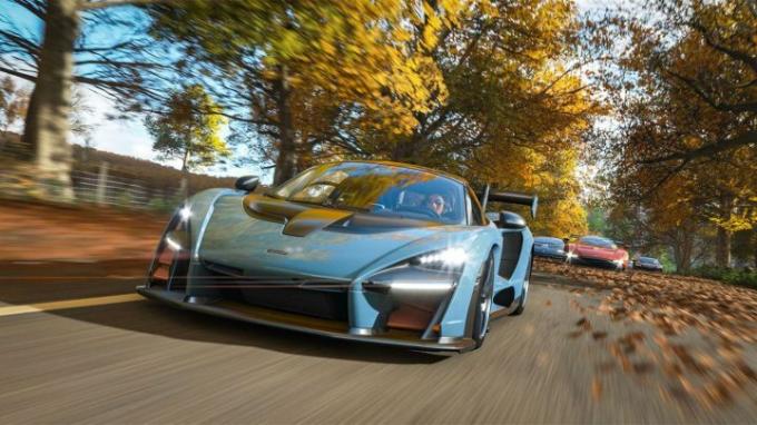 Een autorace in Forza Horizon 4.