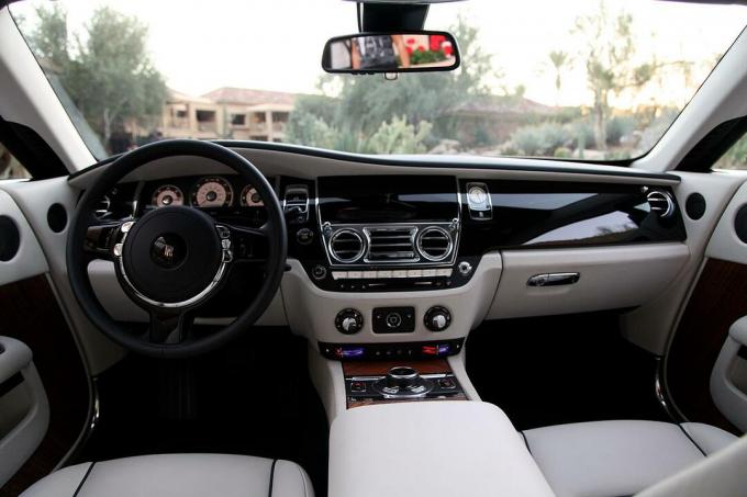 2014 Rolls Royce Wraith ön kabin