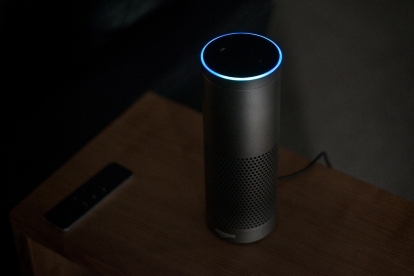 „Amazon Echo Alexa“ juokiasi