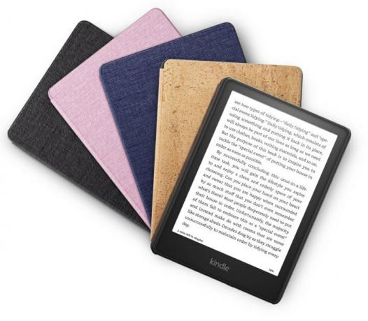 L'édition Amazon Kindle Paperwhote 2021 et ses housses.