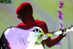 Chameleonic-Gitarrist Kaki King durchbricht weiterhin die gläserne Decke der Performance