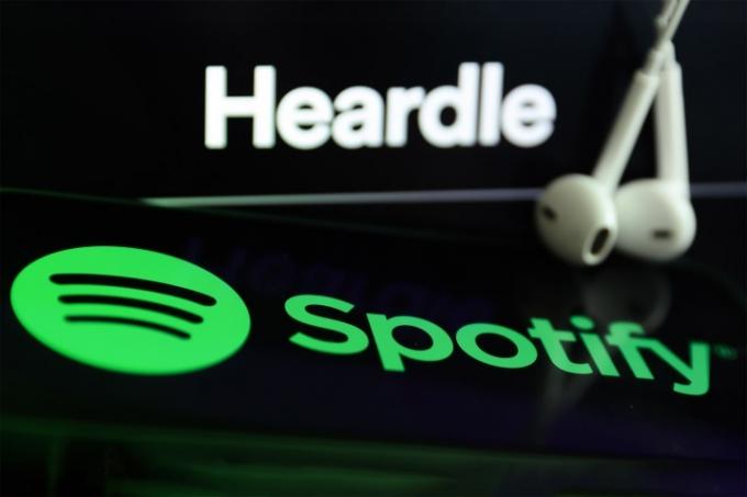 Logotipos de Spotify y Heardle.