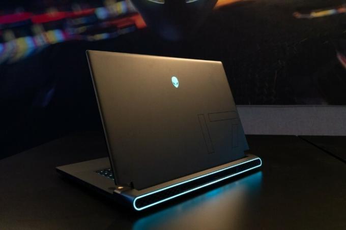 Die Rückseite des Alienware m17 AMD Advantage.