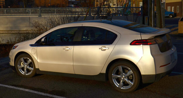 2012-Chevy-Volt-kąt boczny