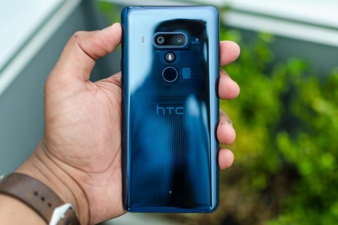 Преглед на HTC U12 Plus