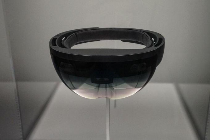 Microsoft HoloLens'in ön yüzü