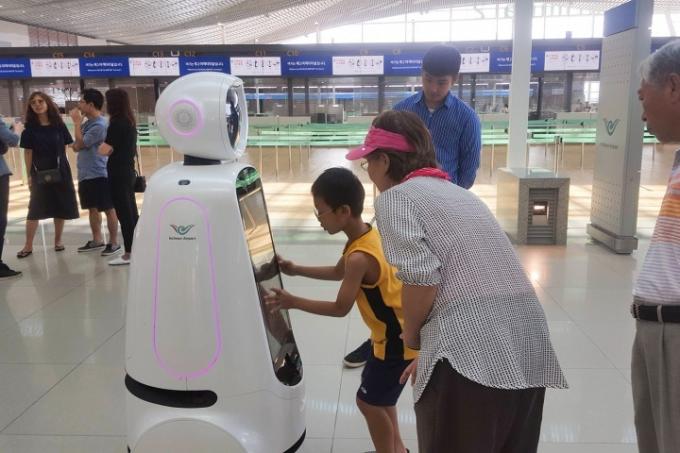 Robot Cloi firmy LG: przypadek konfrontacji science-fiction. Rzeczywistość