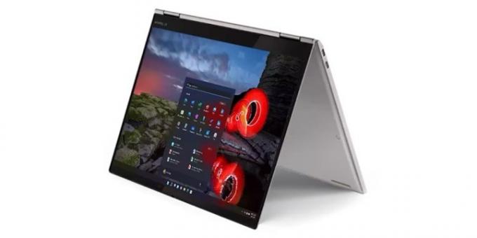 De Lenovo ThinkPad X1 Titanium Yoga in tentmodus op een witte achtergrond.
