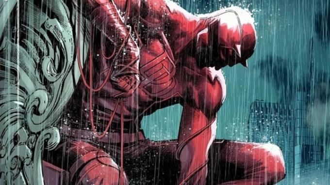 Daredevil broedt op een gebouw terwijl de regen giet.