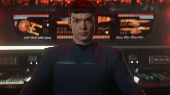 Ethan Peck, Star Trek: Garip Yeni Dünyalar'daki Spock rolünde.