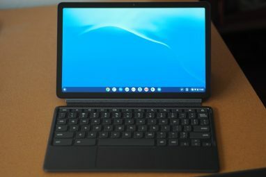 Lenovo Chromebook Duet 3 מבט קדמי המציג תצוגה ומקלדת.