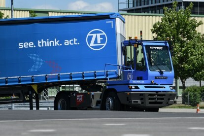 Dvoriščni traktor ZF