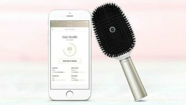 Hair Coach é uma escova de cabelo que inclui sensores.