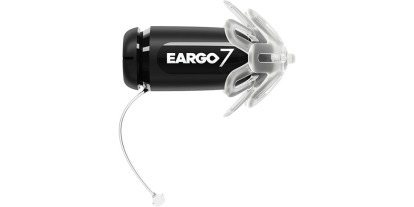 Eargo 7 بزاوية جانبية على خلفية بيضاء.