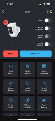 Додаток Ring з фокусом на перегляді Spotlight Cam Pro у реальному часі та його налаштуваннях.