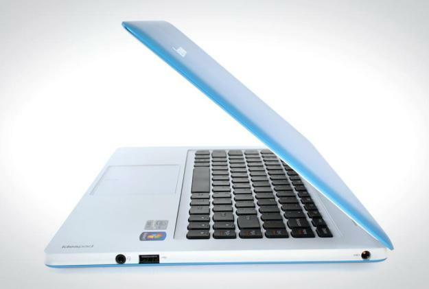 Lenovo IdeaPad U310 Review clavier côté blanc coque bleue ultrabook