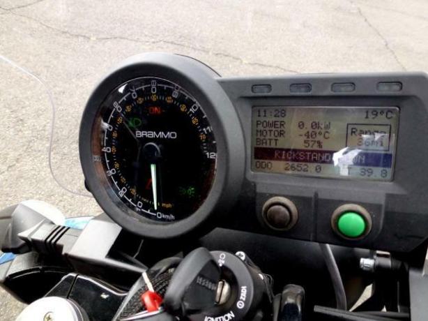 Brammo Empulse motocykl elektryczny podgląd prędkościomierza na desce rozdzielczej sterowanie pojazdem elektrycznym