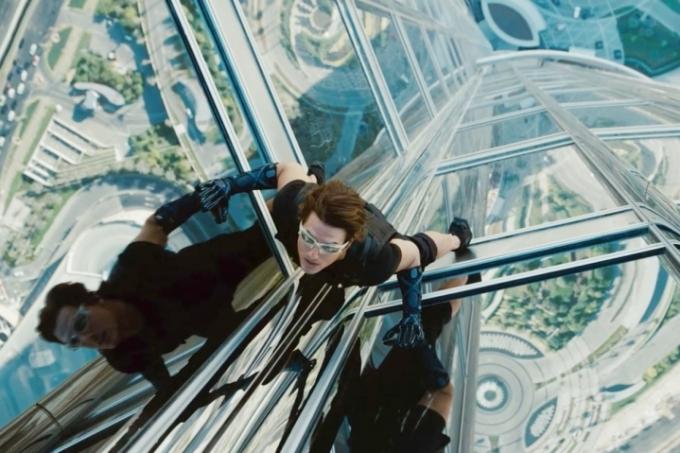 Tom Cruise hänger vid sidan av Burj Khalifa i Mission: Impossible - Ghost Protocol.