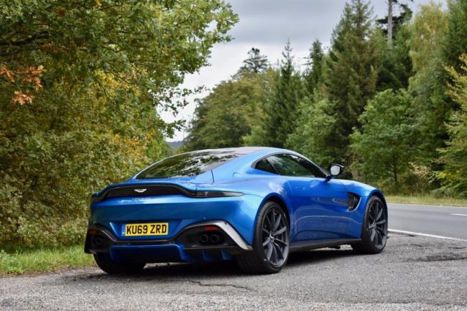 2020 Aston Martin Vantage AMR bak