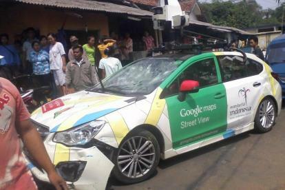 infeliz motorista do Street View em três acidentes separados com dois ônibus e um acidente de caminhão