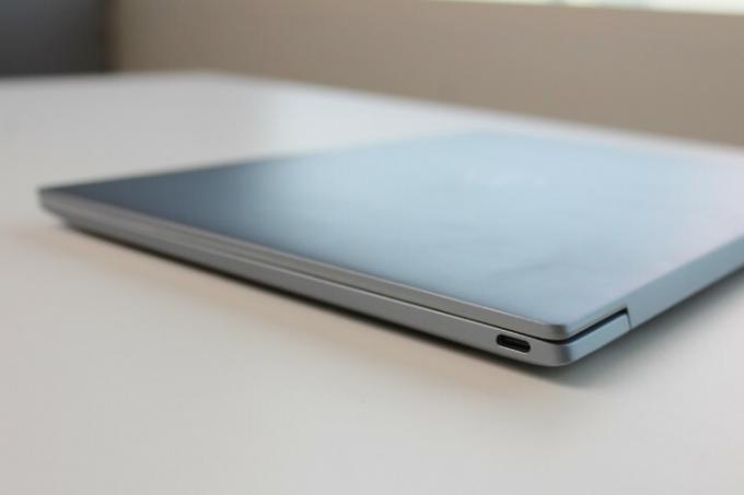 Порт USB-C на Dell XPS 13.