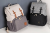 Giveaway: vinci un'elegante borsa per pannolini con ricarica per smartphone